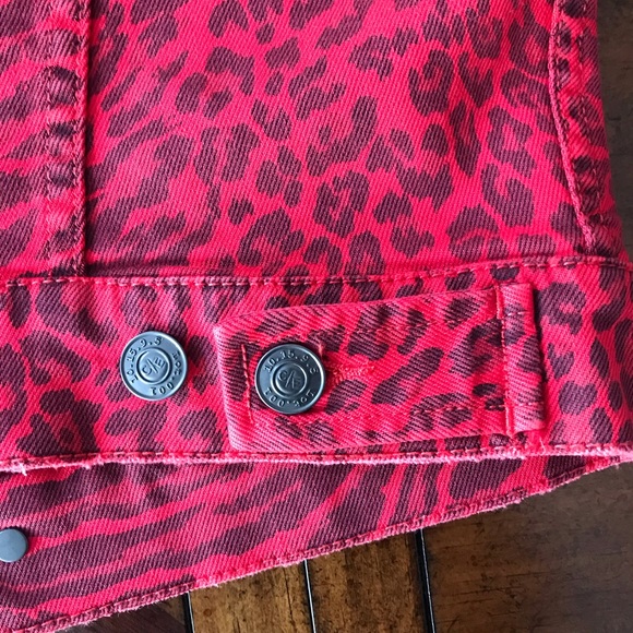 Current/Elliott
The Baby Trucker Leopard-Print Denim Jacket - Picture 6 of 10